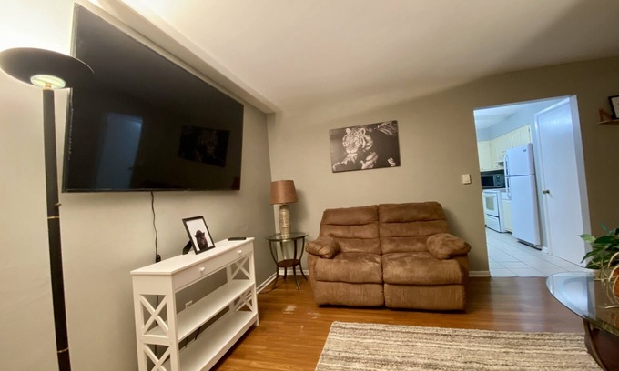 Fox Valley Apartamento | Tropical Apartment Overlooking Golf Course, Minutes to Attractions