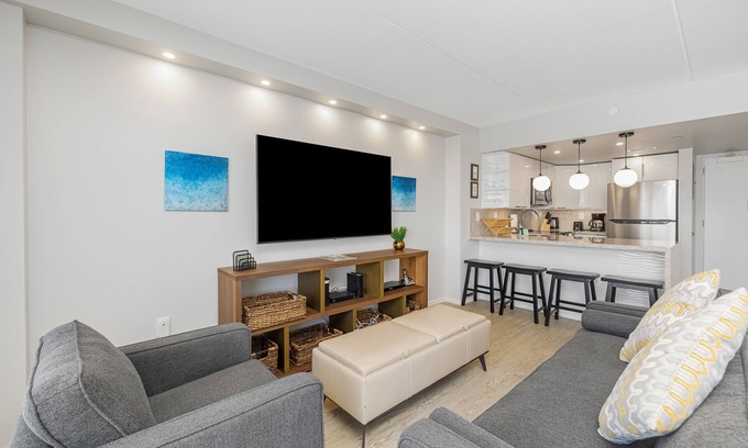 Waikiki Apartamento | Tropical apartment with amazing water views & rooftop pool - prime location