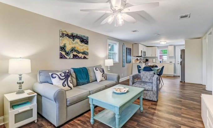 Fernandina Beach Casa | Tropical Beach Bungalow Down | Backyard | Grill | Across Street from Beach