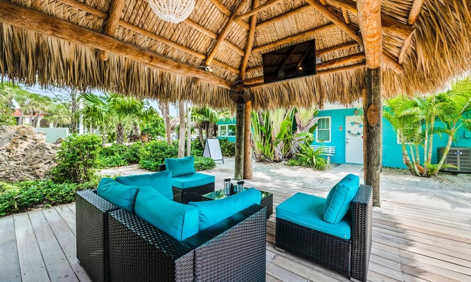 Siesta Key Village Hotel | Tropical Breeze Resort
