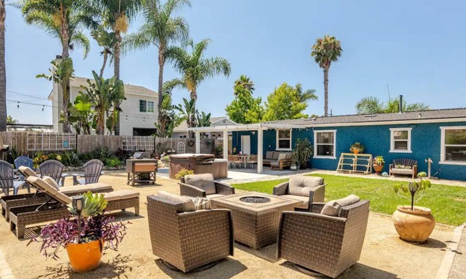 Clairemont Mesa West Casa | Tropical Desert Oasis w/BBQ, Hot Tub, Fire Pit, and relaxing yard ambiance.