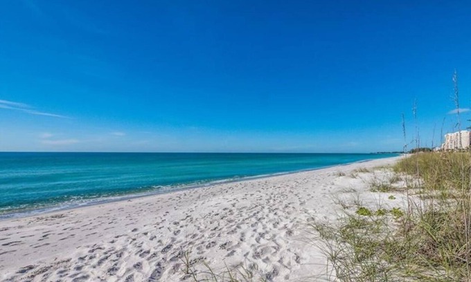 Longboat Key Condominio | Hermosa escapada tropical frente a la bahía en Longboat Key!