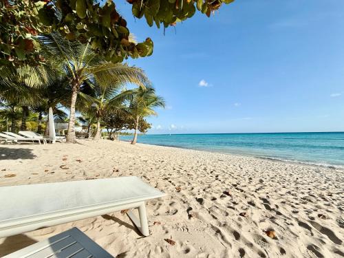 Dominicus Apartamento | Tropical Escape with 3 Pools & Private Beach Club Aqua Esmeralda