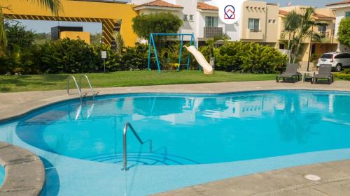 Flamingos Casa | Tropical Getaway in Flamingos near Beach