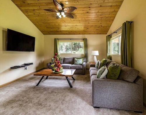 Mountain View Casa | Tropical Island Paradise home