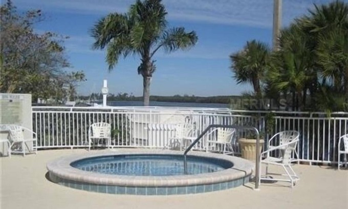 Ruskin Hotel | Caribbean Island Style Resort en Tampa Bay
