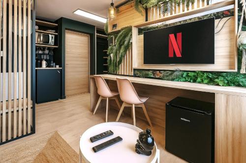 1st Arrondissement Apartamento | Tropical Jacuzzi Oasis - Terreaux