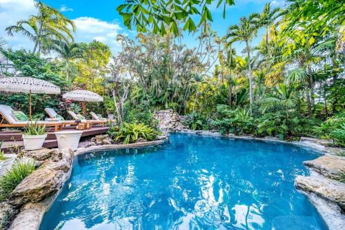 South Middle River Casa | Tropical Jungle Pool Oasis