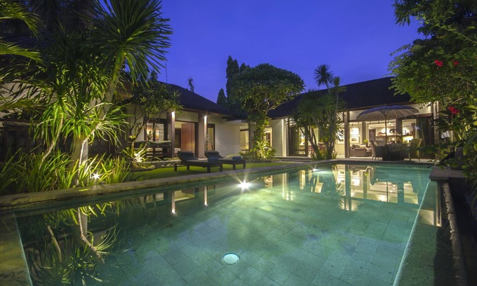 Laksmana Villa | GreenC, Villa de lujo de 2 dormitorios, sala de estar cerrada, Seminyak