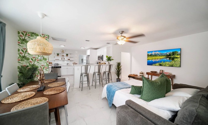 Little Havana Casa | Tropical Marlins House