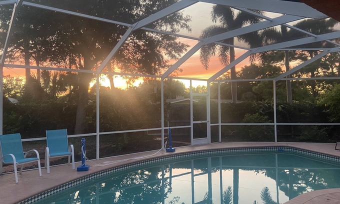 Sarasota Casa | Tropical Oasis 5 min to Siesta Key, Private Salt Water Pool w Lanai!