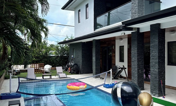 Ludlam Casa | Tropical Oasis: Heated Pool, Hot Tub, near Airport