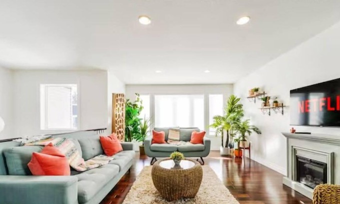 Jasper Place Casa | Tropical Oasis - King Beds - Garage - Long Stays!