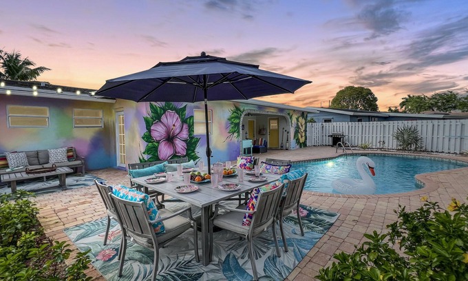 Central Fort Lauderdale Casa | Tropical Oasis Retreat - Private yard w Pool, Fire Pit -15 mins to beach!