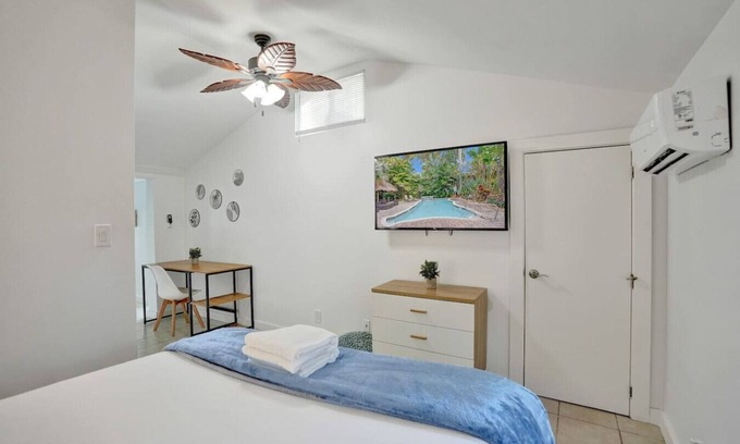 Sailboat Bend Apartamento | Tropical Oasis: Studio w/ Pool