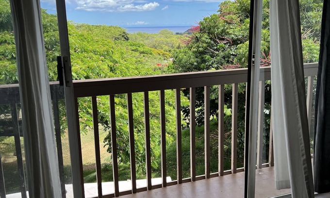 Makaha Valley Condominio | Tropical Ocean View Retreat