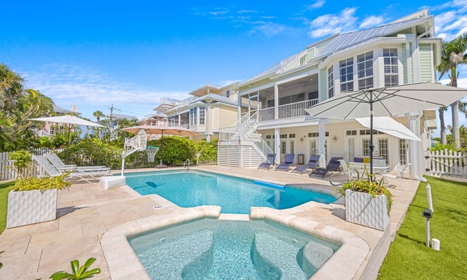 Captiva Casa | Tropical Paradise on Captiva – Stunning 7-Bedroom Home Just Steps from the Beach