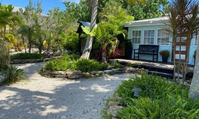 Longbeach Village Casa | Tropical Paradise - boutique house and cottage with outdoor entertainment deck