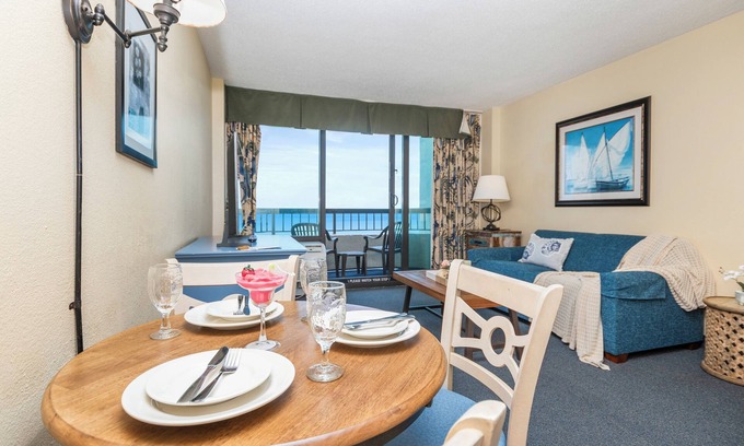 Myrtle Beach Condominio | Tropical Paradise Oceanfront Suite Stunning 6th-Floor Retreat