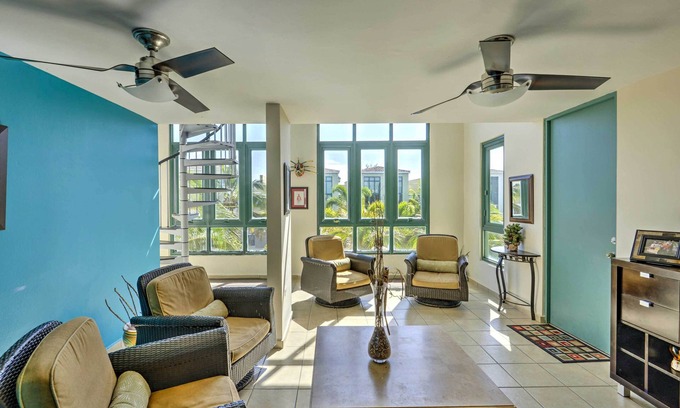 Mediania Baja Condominio | 3BR Loiza Penthouse Condo w / vistas tropicales!