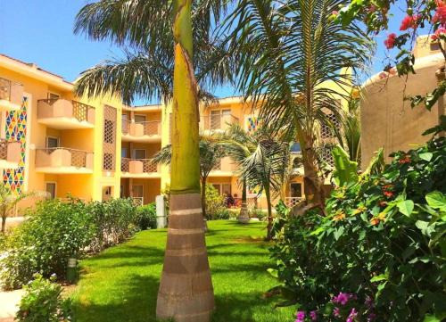 Santa Maria Apartamento | Tropical Resort Pool View - Three Bedroom