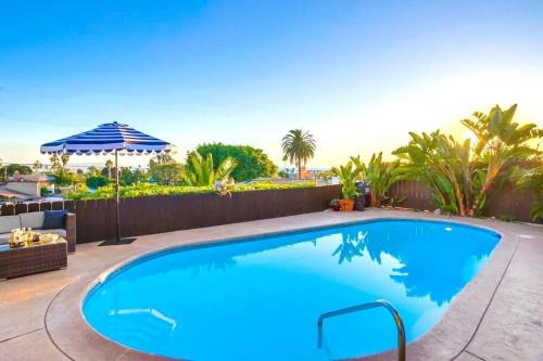 La Jolla Mesa Casa | Tropical Retreat