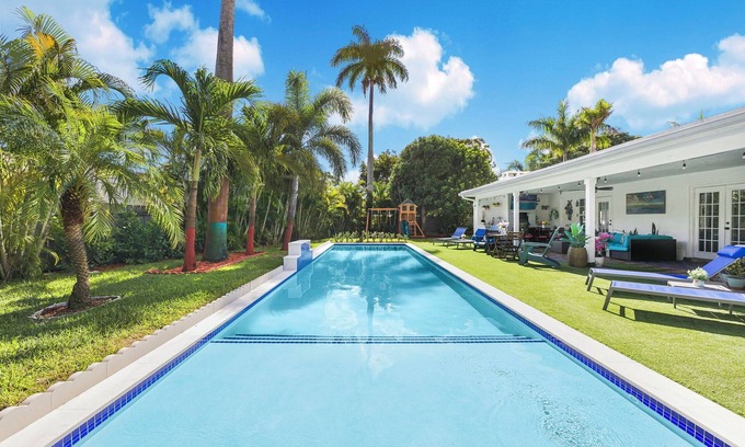 Sunset Casa | Tropical salt water pool home close to beaches,Hard Rock,Airport and Downtown!