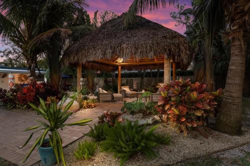 Palma Sola Casa | Tropical Tiki