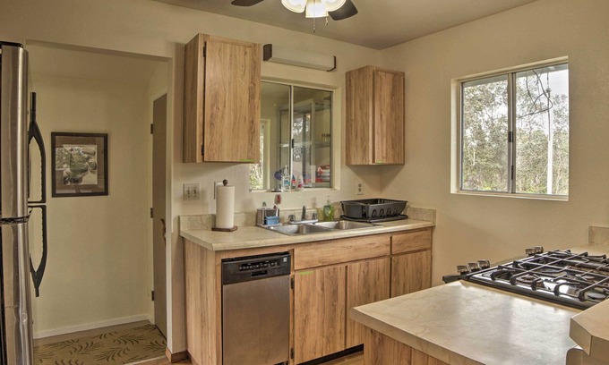 Ohia Estates Cabaña | Tropical Volcano Bungalow < 4 Mi to Nat'l Park!