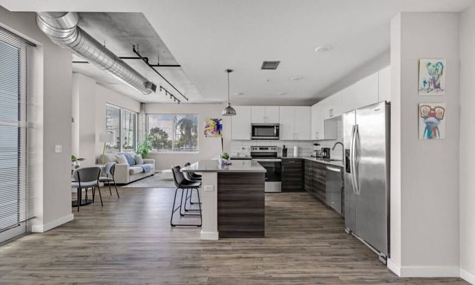 St. Petersburg - Clearwater Apartamento | Tropicana Stadium 2 Bed In DWTWN W/Free Parking