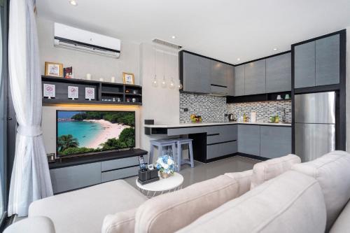 Kamala Apartamento | Tropics Kamala Hill View Suite CTG P610 near Beach and Fantasea