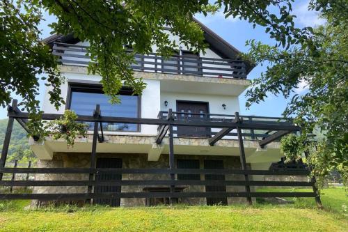 Bran Casa | Trout Cottage 2