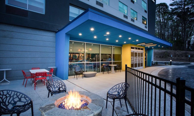 Asheville Hotel | Tru by Hilton Asheville Blue Ridge Parkway