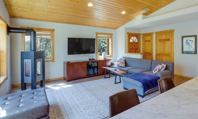 Truckee Condominio | Truckee Retreat w/ Fireplace & Community Amenities