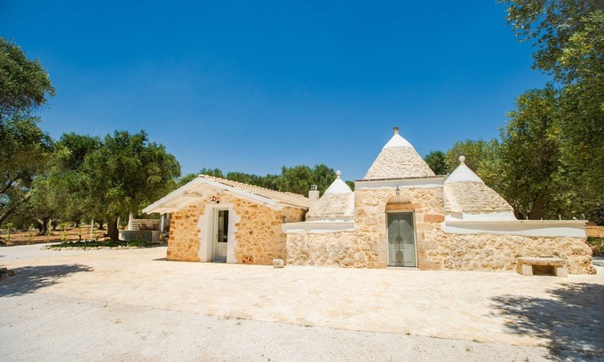Francavilla Fontana Cabaña | Trulli Margherita by Pugliadamare