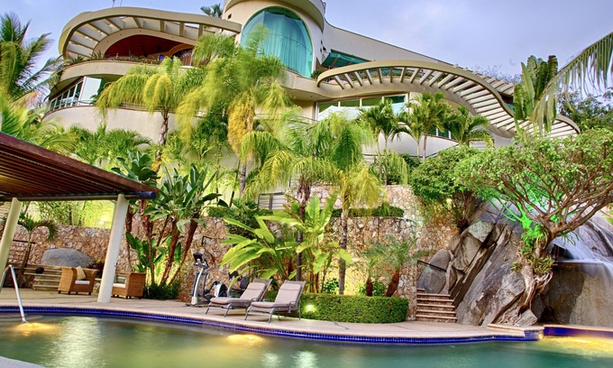 Boca de Tomatlan Villa | Verdaderamente una de las mejores villas en renta en Puerto Vallarta.