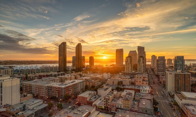 Gaslamp Quarter Condominio | Realmente impresionante 18 2BR piso / 2BA W / impresionantes vistas al mar!