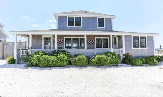 North Truro Casa | Truro Beachfront House For a Group!