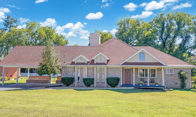 Shelbyville Casa | Southern Comfort Oasis