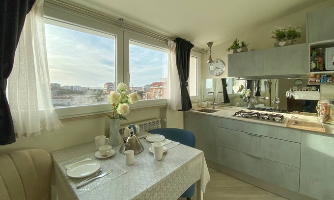 Livorno Apartamento | "Casina tuareg" - ático con encanto con vistas de 180 ° a Livorno, el mar y el puerto