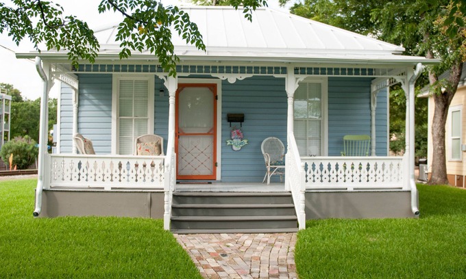 New Braunfels Casa | Tuber's Paradise Walk a Wurstfest