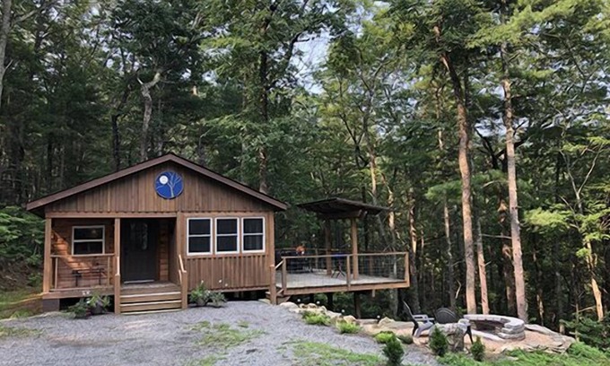 Stanardsville Cabina | Tucked Away | 1 Bed, 1 Bath