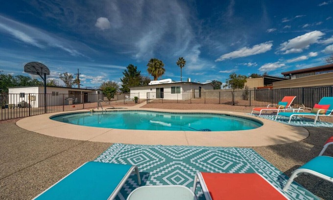 Tucson Casa | Tudor (Joel) -------