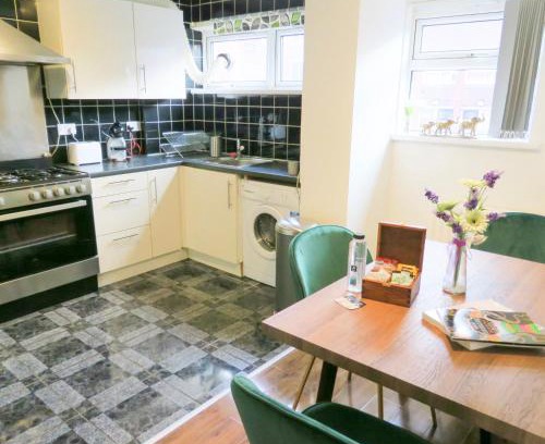 The Westside Casa | Tudors eSuites - 4 Bedroom City Centre House - #44M