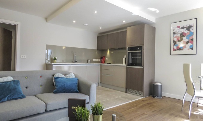Birmingham City Centre Apartamento | Tudors eSuites Birmingham Apartments with Gated Parking