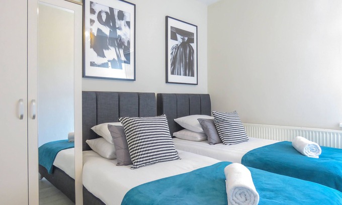 Balti Triangle Apartamento | Tudors eSuites Birmingham Townhouse for Contractors