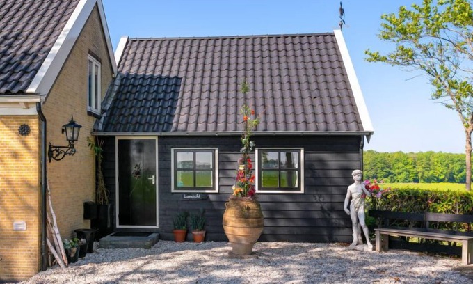 Zuid-Beijerland Casa | Tuinzicht by Interhome