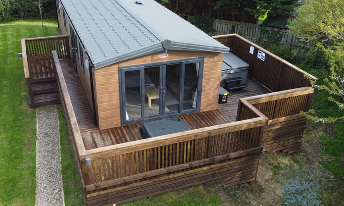 Runswick Bay Cabaña | TULIP LODGE, pet friendly, country holiday cottage in Staithes