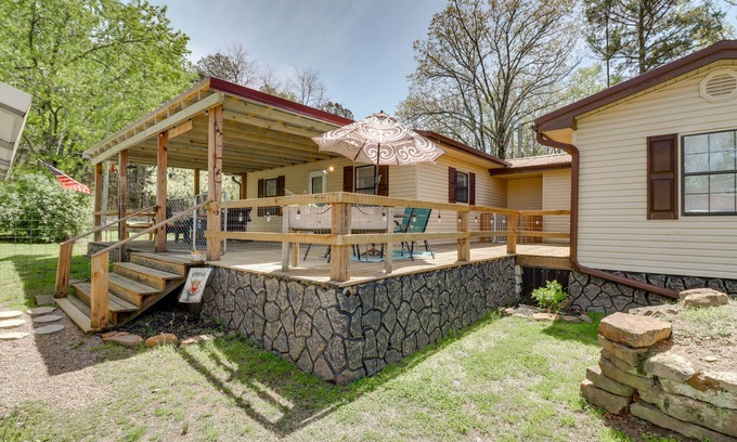 Tumbling Shoals Casa | Tumbling Shoals Home w/ Private Yard + Grill!