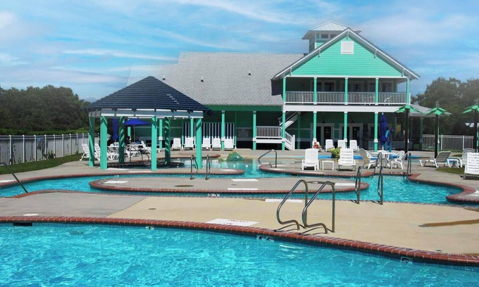 Bermuda Bay Casa | Turning Tide at Cambridge Cove 2 Bedroom Premium Townhome, 1 Mile from Beach Access